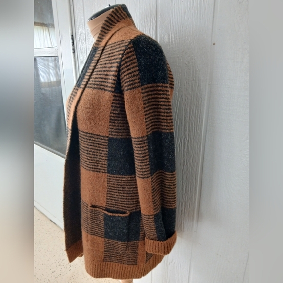 Brown and Black Oversized Cardigan Sweater - Picture 3 of 8